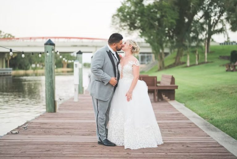 couple kissing on the dock 768x514