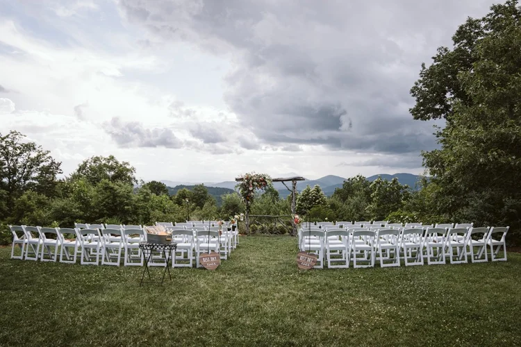 4CeremonyCoupleChairs Aweits